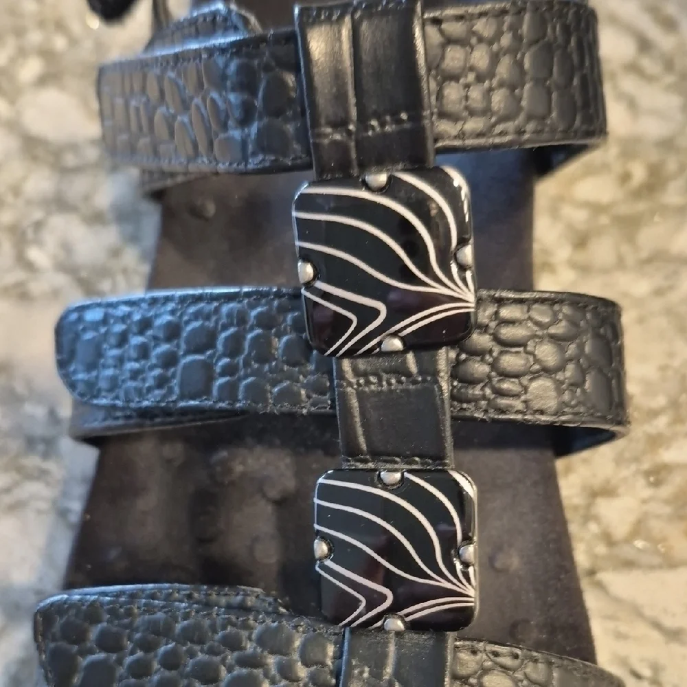 Vionic Amber Black Slingback Croc Embossed Sandals With Velcro Closure